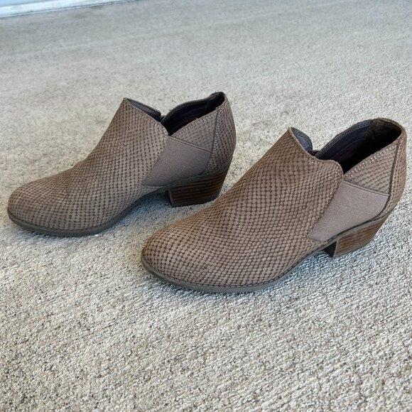 Me Too Zarina Taupe Slip On Booties - Picture 1 of 8